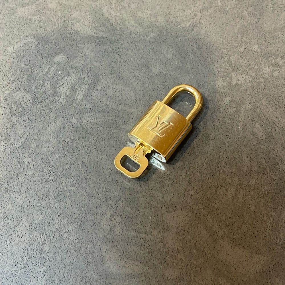 Louis Vuitton Lock and Key #307